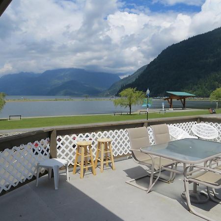 Harrison Village Motel Harrison Hot Springs Exterior foto