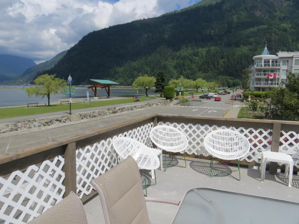 Harrison Village Motel Harrison Hot Springs Exterior foto